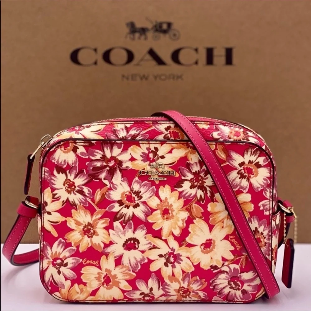 Coach Mini Camera Bag Crossbody Bag
Vintage Daisy Pink - Picture 1 of 12